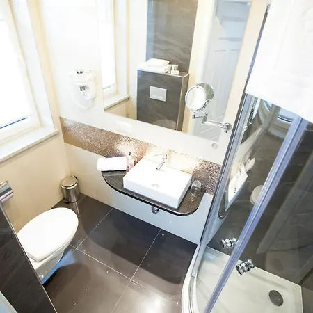 Taan Royal Bed & Breakfast Rewal