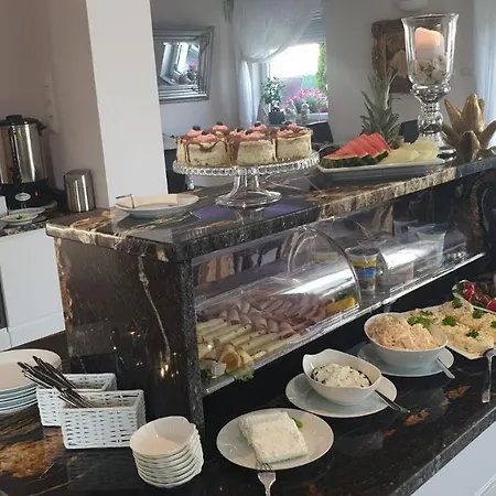 Alojamento de Acomodação e Pequeno-almoço Taan Royal 4*