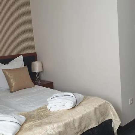 Taan Royal Bed & Breakfast Rewal