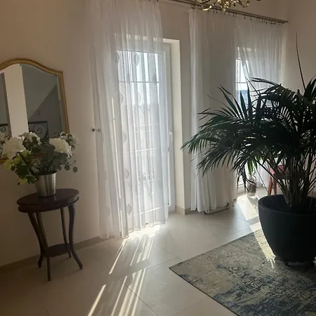 Alojamento de Acomodação e Pequeno-almoço Taan Royal