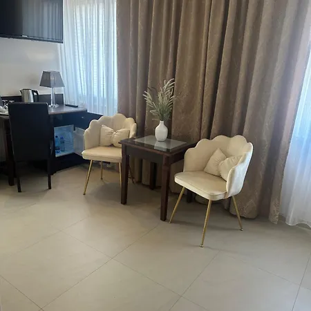 Taan Royal Bed & Breakfast Rewal