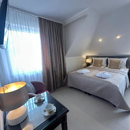 Alojamento de Acomodação e Pequeno-almoço Taan Royal 4*