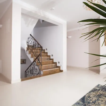 Taan Royal Bed & Breakfast 4*