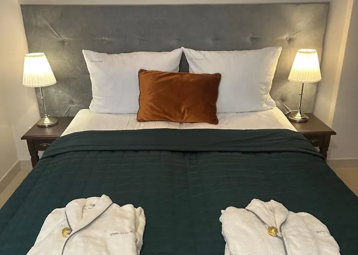 Taan Royal B&B 레왈