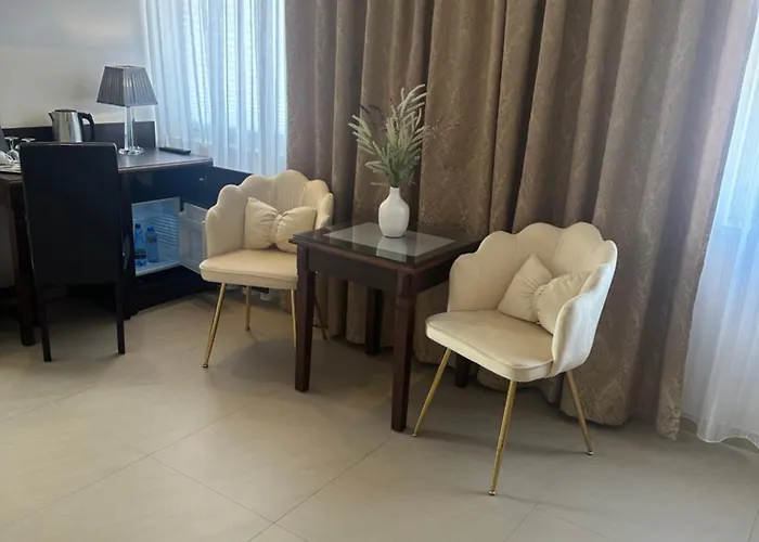 Taan Royal B&B 레왈