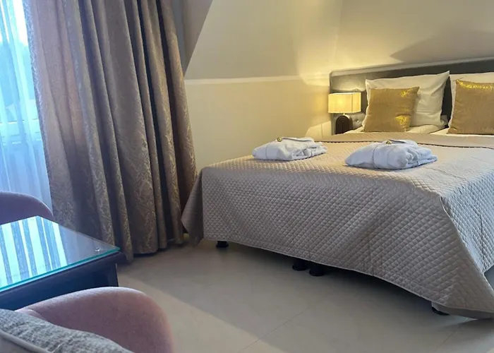 Taan Royal B&B 레왈